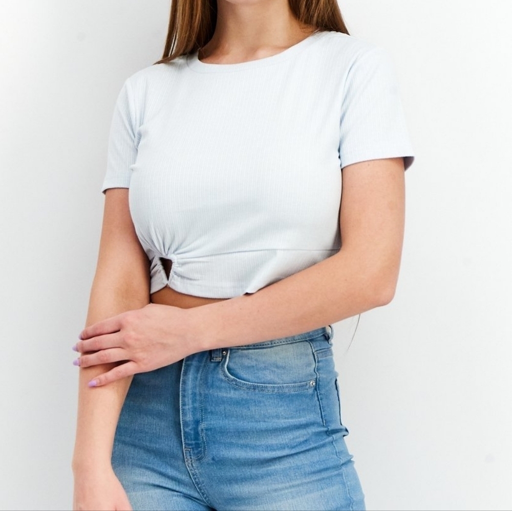 NWT Aqua Women Crew Neck Short Sleeve Textured Crop Top, Light Blue Size…